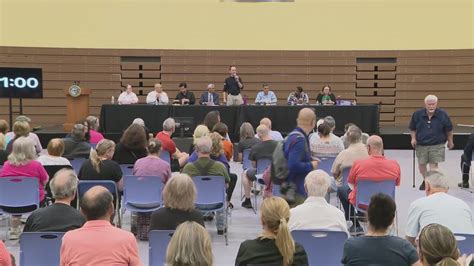 Residents sound off at city meeting on plan to move migrants to Wilbur Wright College during summer